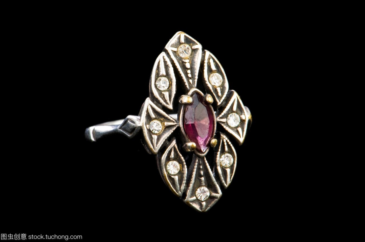 麗人,黃銅,秀麗,美,黃銅制品,胸針,裝飾,鉆石,時尚,流行,金,黃金,裝點,風尚,孤立單獨的,金色,金黃,單獨孤立,黑色,孤單,孤立,玄色,切,黑,葡萄酒釀造,寶石,首飾,瓊漿,奢侈,奢侈品,珠寶,金屬,貴重物品,細軟,垂飾,奢靡,豪華,配景,零件,白金,配件,豪侈,華侈,飾物,戒指,布景,圈,美麗,摳像,石頭,俏麗,白色,銀,白,白銀,皎白,發(fā)光,鉑金,發(fā)亮,珍貴,侈靡,純銀,背景